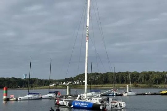 L'IMOCA Fortinet - Best Western a retrouvé son mât 