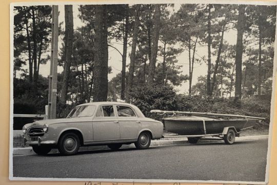 1957, le 5o5 derrière la 403