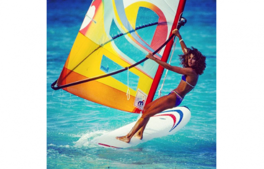 Jill Boyer sur une Mistral, Lanikai, Hawaii © Ulli Seer