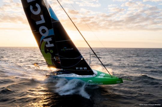 L'IMOCA Holcim PRB détient le record des 24h en solitaire et en équipage © Adrien Nivet / Polaryse