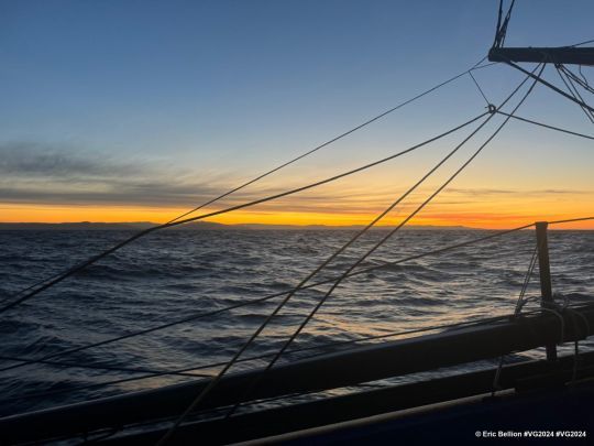 Vue sur l'horizon depuis l'IMOCA d'Eric Bellion © Eric Bellion