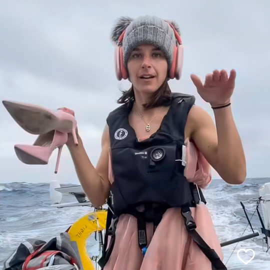 Cole Brauer, première femme américaine à faire le tour du monde à la voile en solitaire