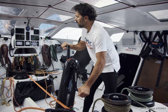 Le cockpit de l'IMOCA Arkea Paprec © Anne Beauge