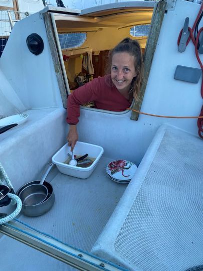 derrière ce sourire se cache une femme au bord de la crise de nerfs