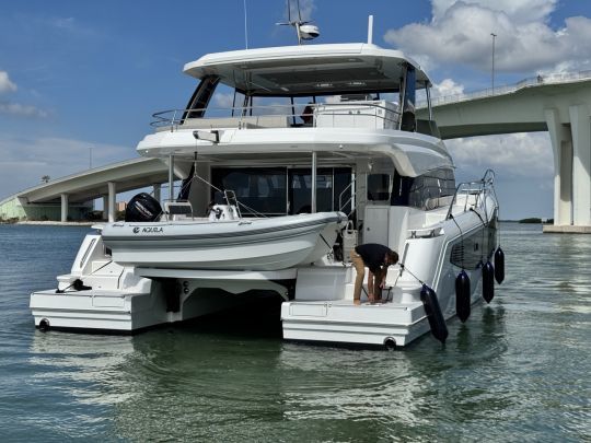 Seen from the rear, the Aquila 50 looks larger than its real size.