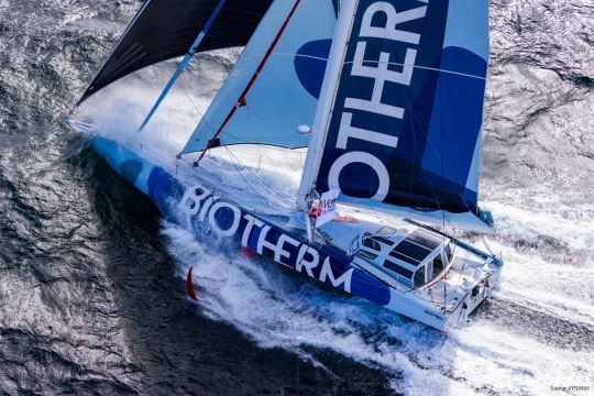 L'IMOCA Biotherm a participé à la première campagne de tour du monde en équipage avec escale en IMOCA © Qaptur