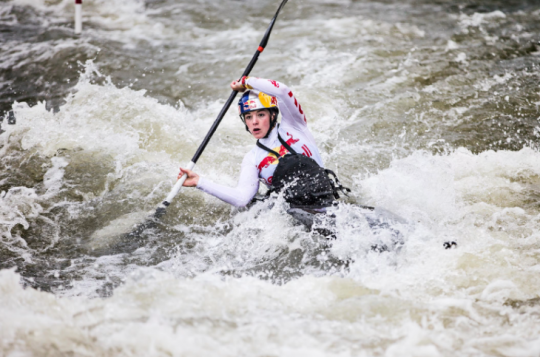 Nouria Newman en slalom © Red Bull