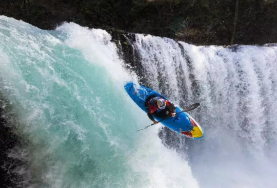 Nouria Newman, kayakiste de l'extrême © Carl Zoch,  Red Bull Content Pool