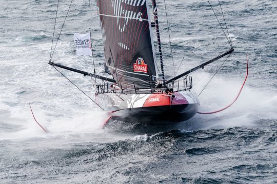 Charal avec ses grands foils qui peuvent rencontrer des OVNI