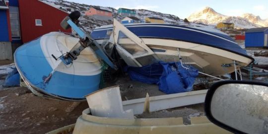 Dégâts sur des bateaux causés par le Piteraq © Thomas Kristensen Taasilaq 