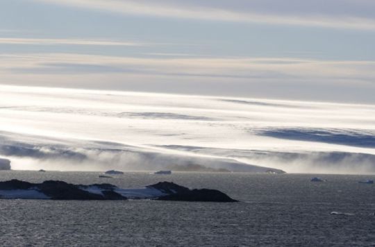 Photo de polynie créée par un vent catabatique en Antarctique © Samuel Blanc