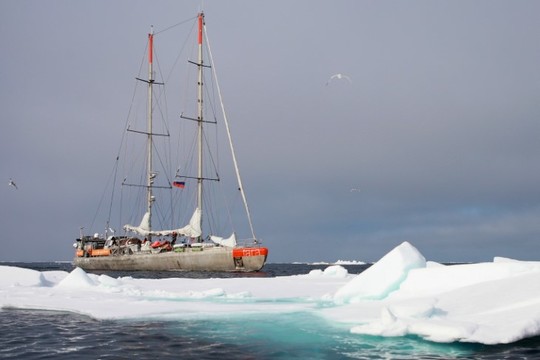 Expédition à bord du voilier Tara en Arctique © A. DeniaudTara Expeditions