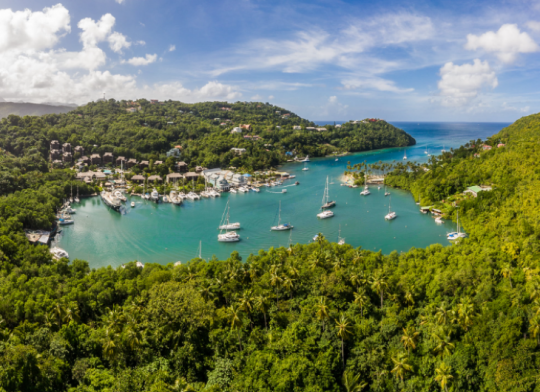 Marigot Bay à Sainte-Lucie, un abri naturel contre les cyclones