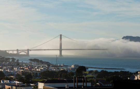 Rouleau de brouillard arrivant en baie de San Francisco