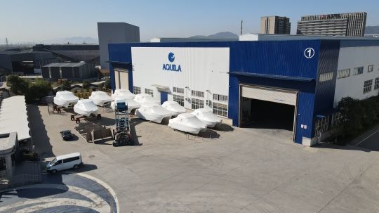 Le chantier Sinot Eagle qui produit la gamme Aquila Catamarans