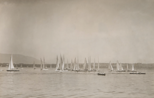 Victoire du 6.50 m Gipsy barré par Ella Maillart à la Coupe Marcet de la SNG en 1922 © Succession Ella Maillart et Photo Elysée, Lausanne