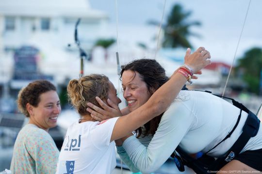 Retrouvailles &agrave; l'arriv&eacute;e de la 2e &eacute;tape &copy;Josselin Didou