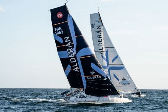 Le Mini et le Class 40 &agrave; l'entra&icirc;nement &copy;Yann Riou polaRYSE
