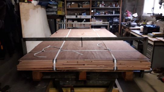 Difficile d'imaginer que ces quelques planches vont se transformer en un scow de 5m