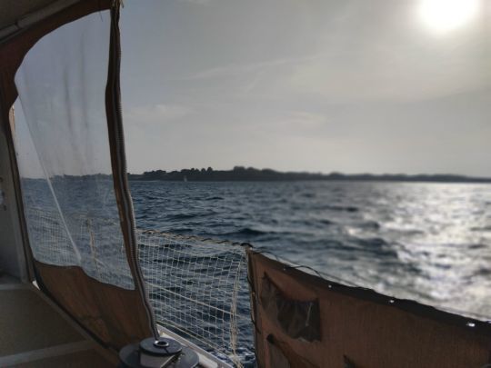 Nous doublons la pointe de Chats, île de Groix