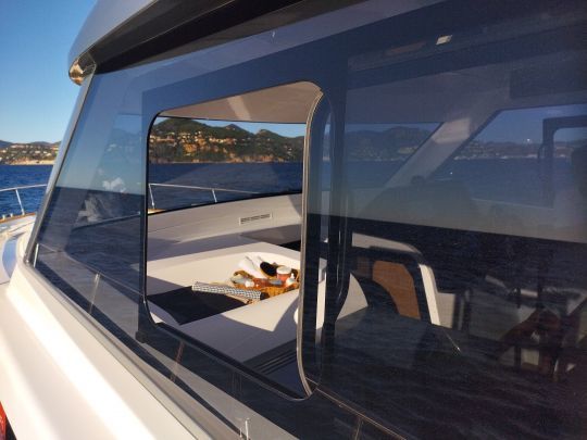 En compl&eacute;ment de la porte, cette version cabin dispose de deux a&eacute;rations lat&eacute;rales