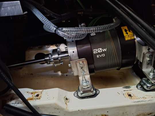 Le moteur &eacute;lectrique de l'Oceanis 411