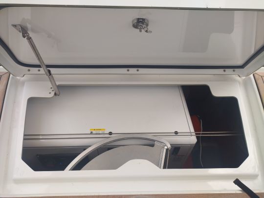 Le g&eacute;n&eacute;rateur occupe une large place dans le coffre arri&egrave;re&copy;Maxime Leriche