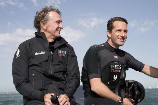 Sir Ben Ainslie, &agrave; droite &copy;Ineos