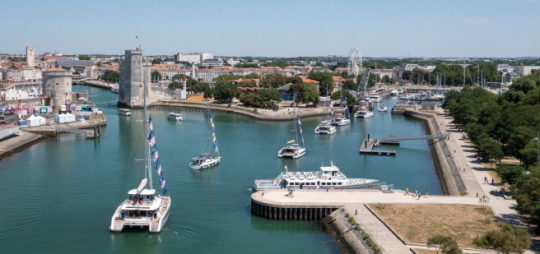 &copy;Fountaine-Pajot