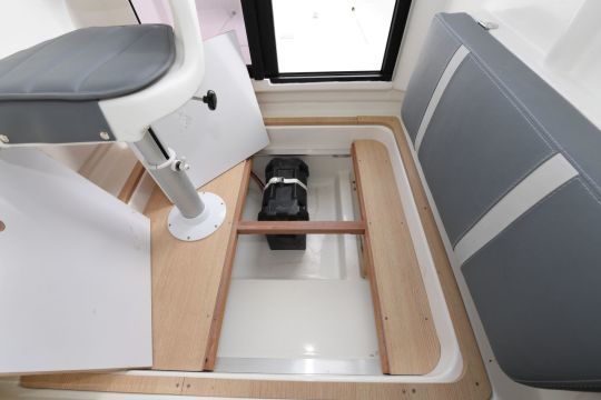 Pas mal d'espace sous le plancher &copy;YamahaMarine
