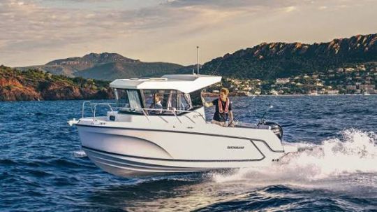 Le Quicksilver 625 Pilothouse