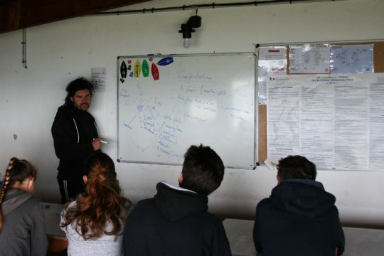 Le logiciel Tactical Sailing veut être un outil complémentaire du classique briefing de cours de voile sur tableau