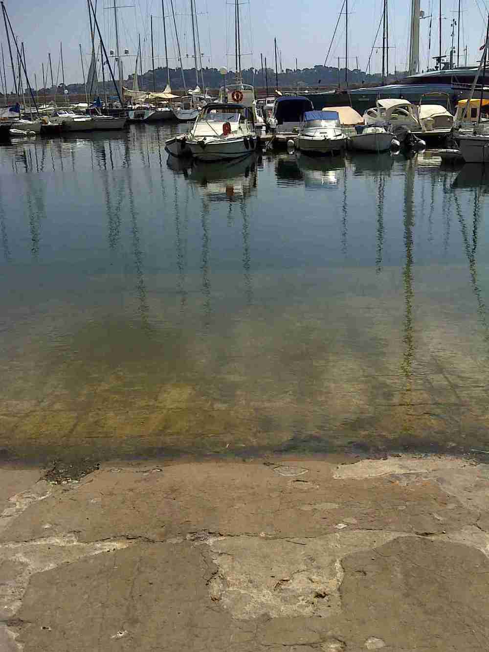 Cale de VillefranchesurMer Port de Villefranche Darse (06) Cale de VillefranchesurMer Port de Villefranche Darse (06)
