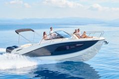 Quicksilver Activ 875 Sundeck