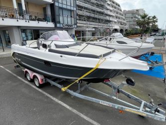 B2 Marine 672 Sun Deck