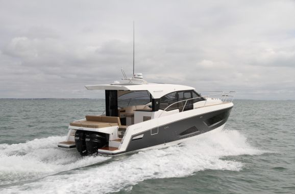Parker Parker Monaco 110 - bateau à moteur - Fiche technique Bateaux.com
