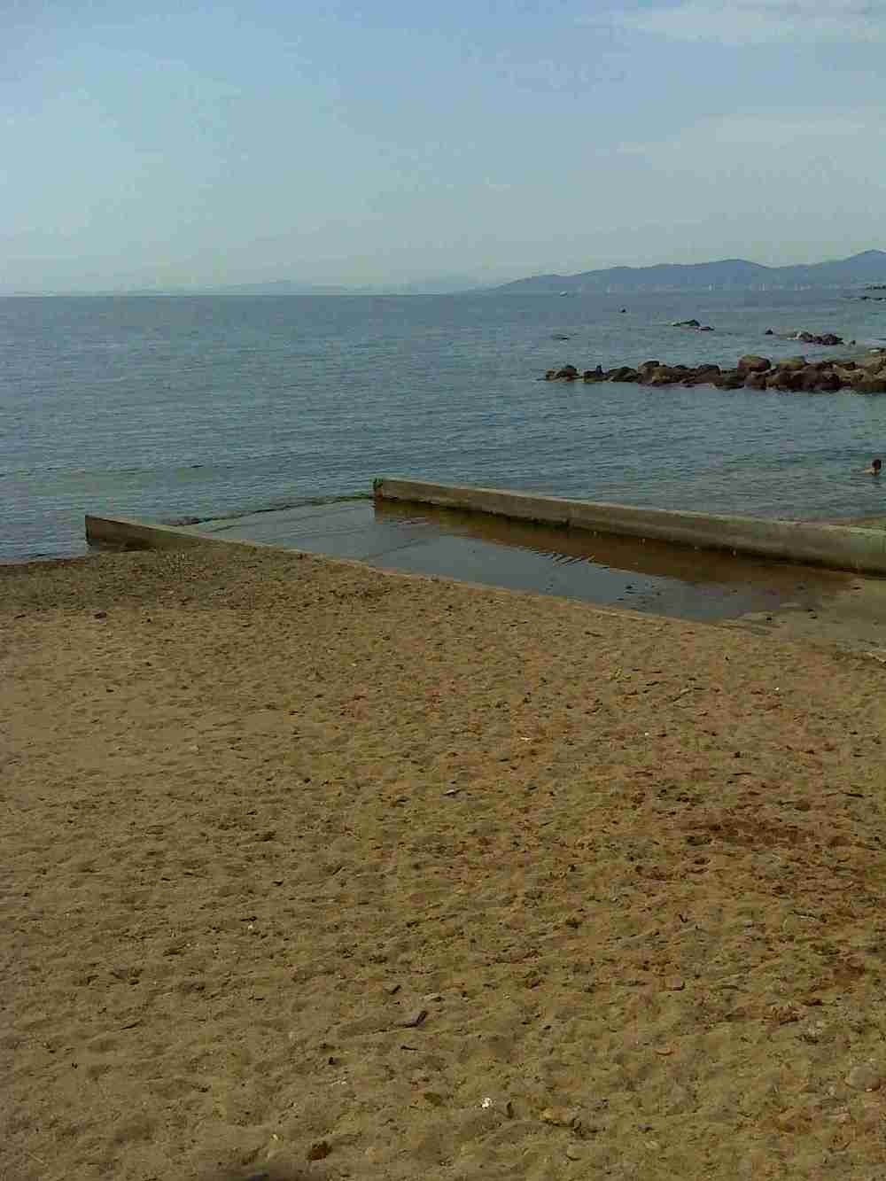 Cale de SaintRaphaël Route de la corniche (83) Cale de SaintRaphaël Route de la corniche (83)