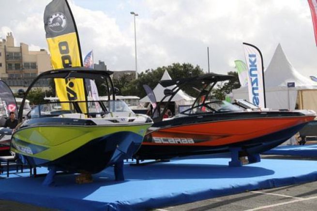 Le stand Scarab Boats sur le Grand Pavois