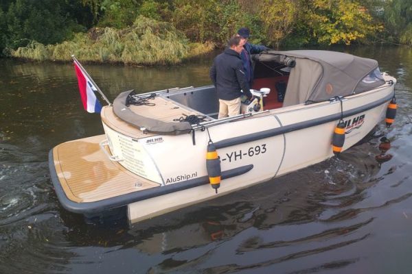 Le mod�le d'essai �tait �quip� de deux pods BlueNav 