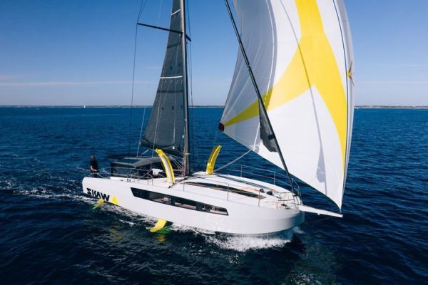 SKAW [A] : le scow de croisière navigue enfin, mais manque Cannes
