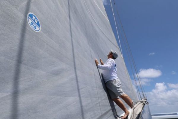 Le McConaghy MC 60 bnficie d'un jeu de voiles attrayant de North Sails