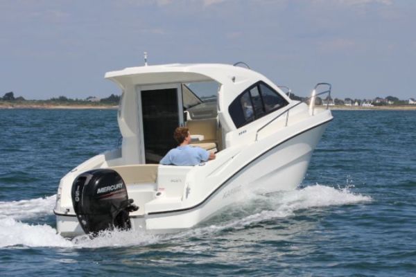 De nombreux bateaux peuvent tre utiliss comme bateaux-taxis.