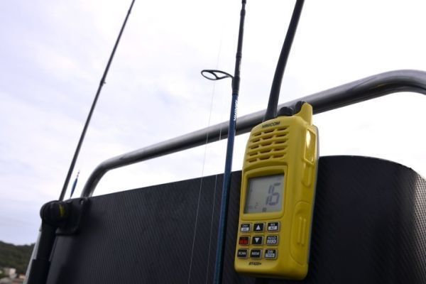 Emporter une VHF pour une sortie de pêche