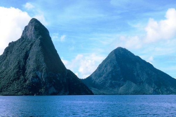 Vue des pitons depuis la mer 