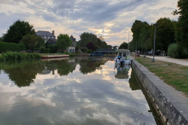 Le canal d'Ille et Rance relie Dinard  Saint-Malo