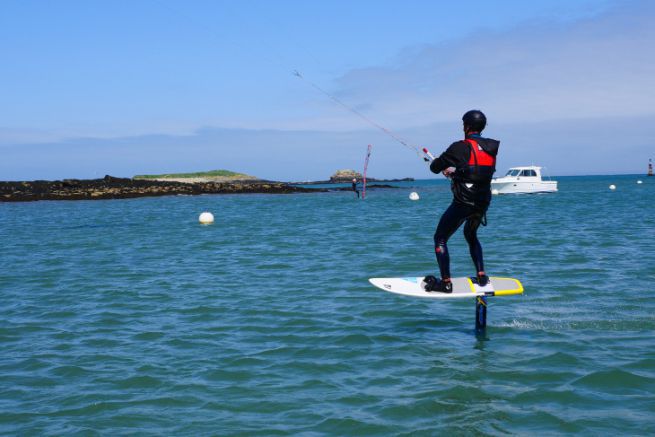 Kitefoil � l'�cole des Gl�nans