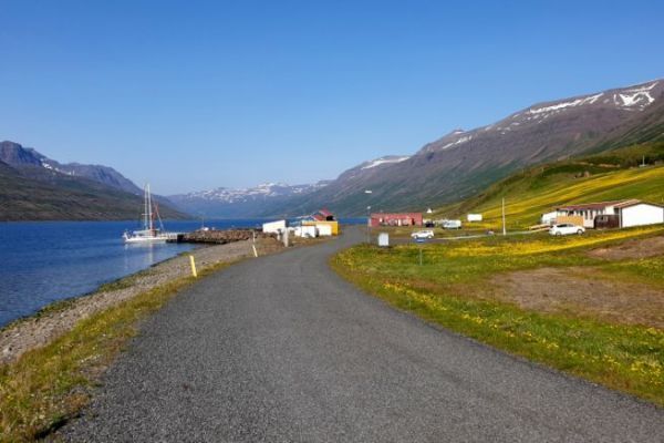 Amarr dans un fjord islandais