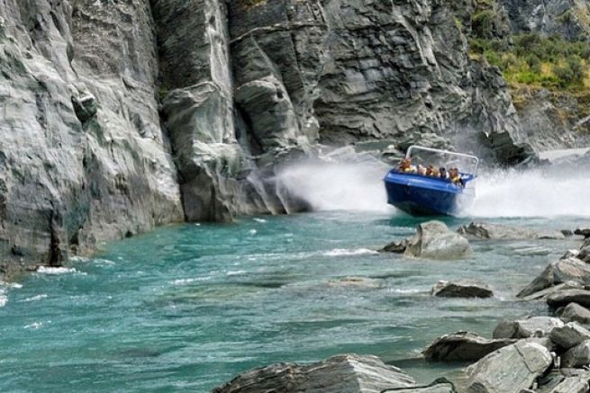 Visitez les canyons no-zlandais en jet boat  80 km/h !