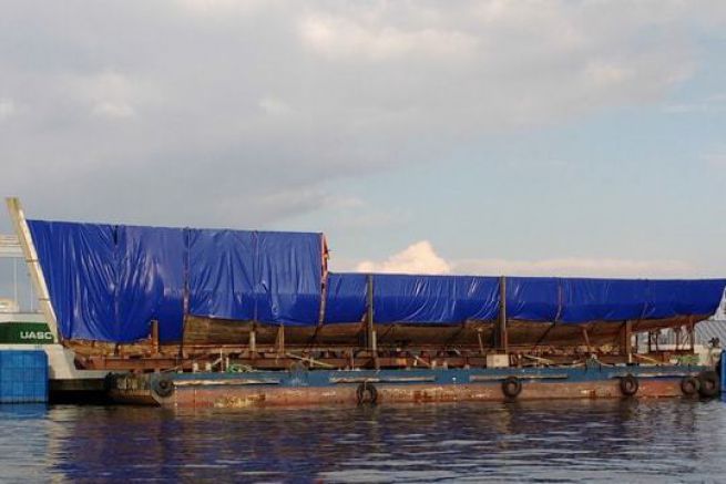 La Calypso sur sa barge, prte  rejoindre le chantier Aykin en Turquie