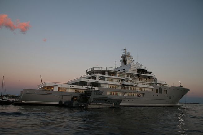 Le superyacht Ulysses dans la baie de Cannes en septembre 2016